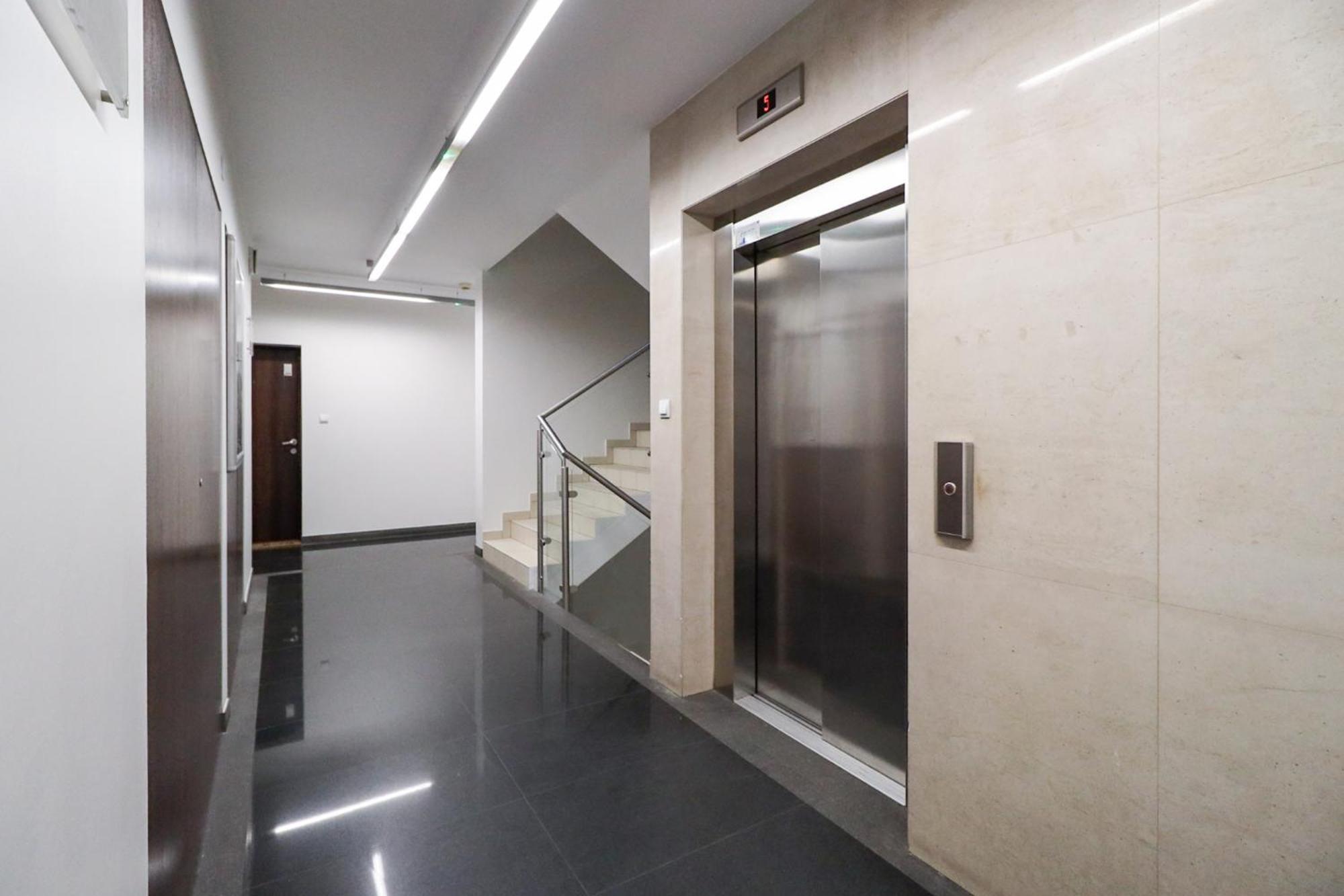 Apartment Six Dreams Spot *