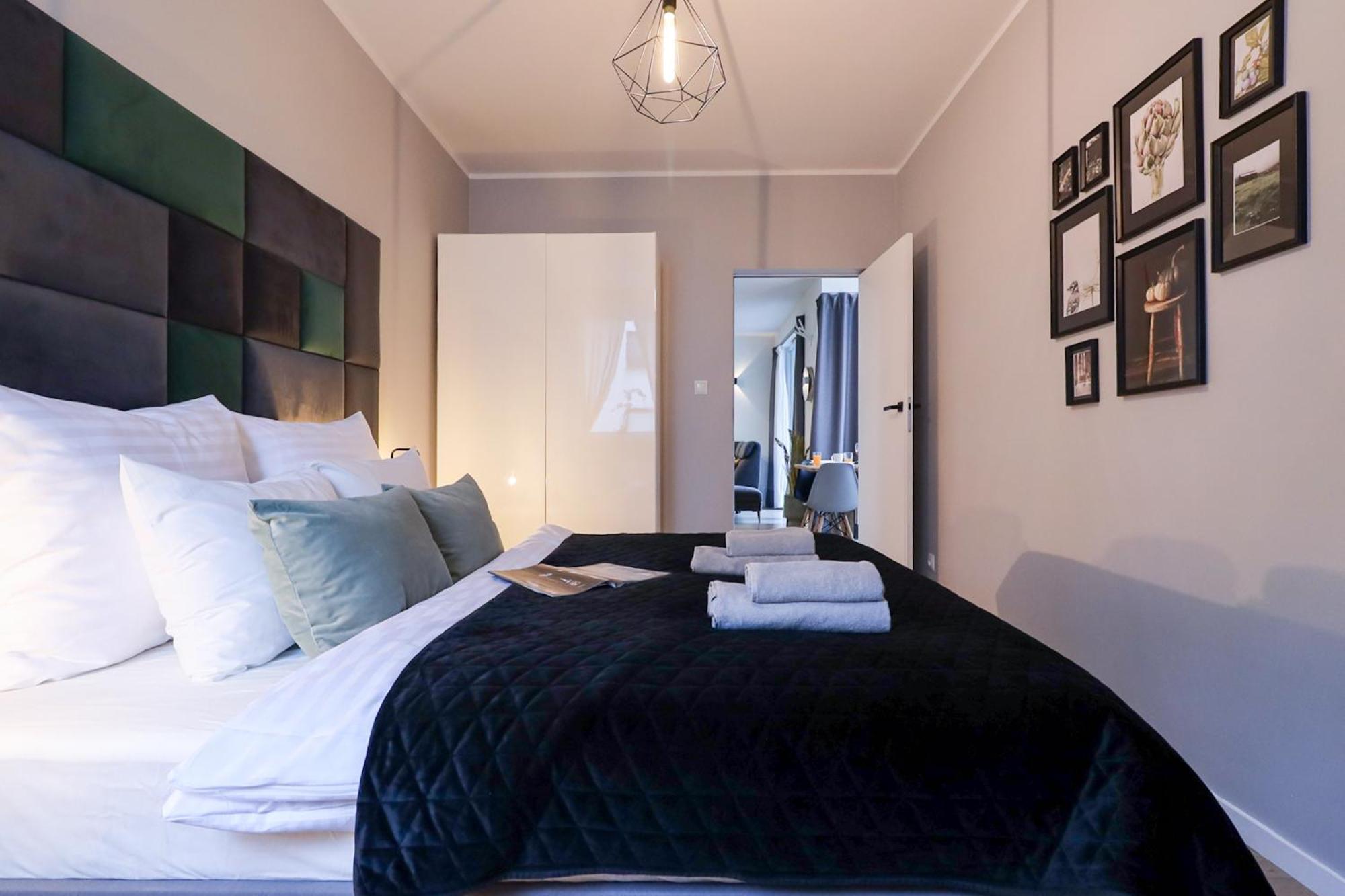 Apartment Six Dreams Spot *