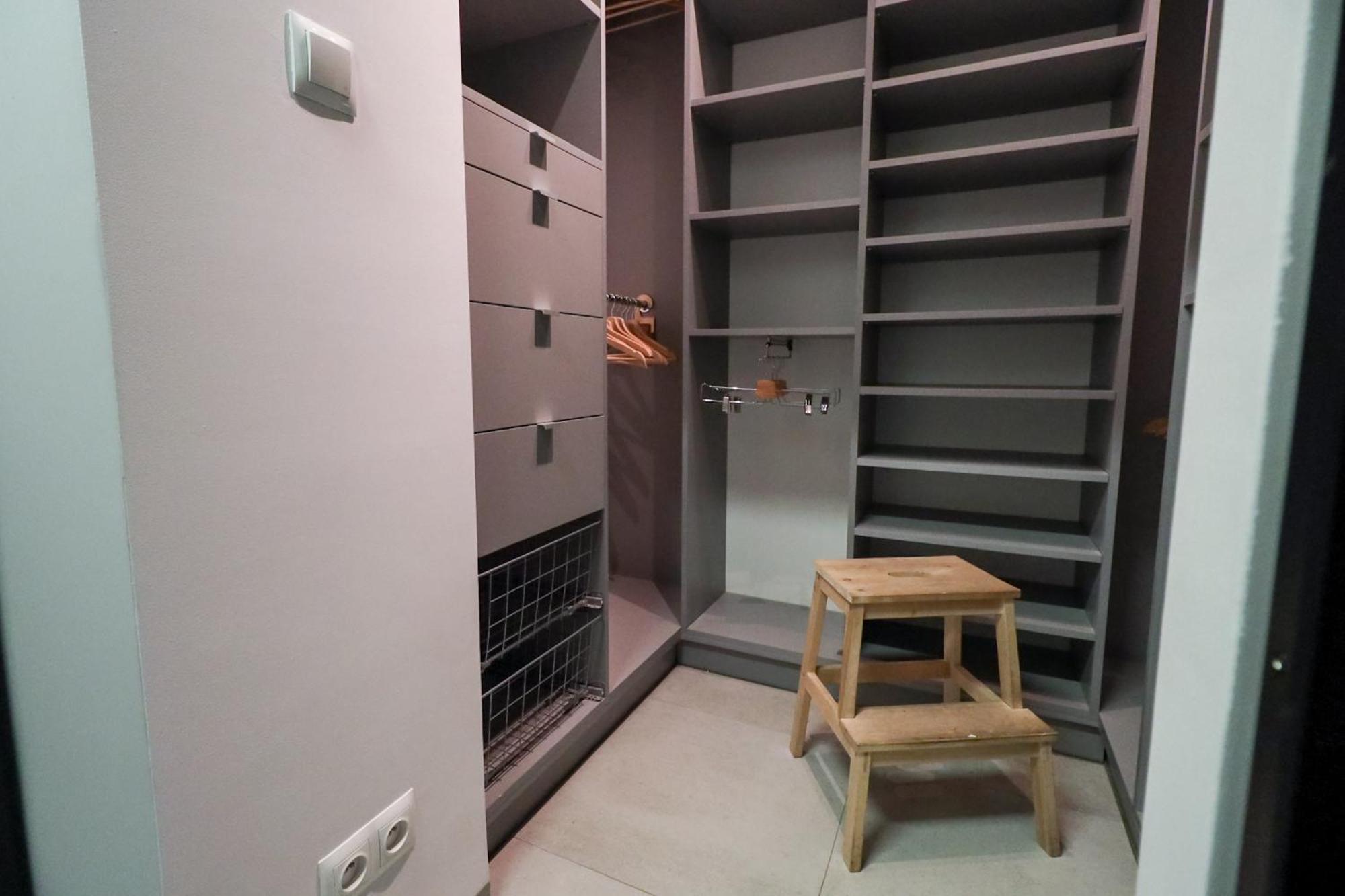 Apartment Six Dreams Spot *