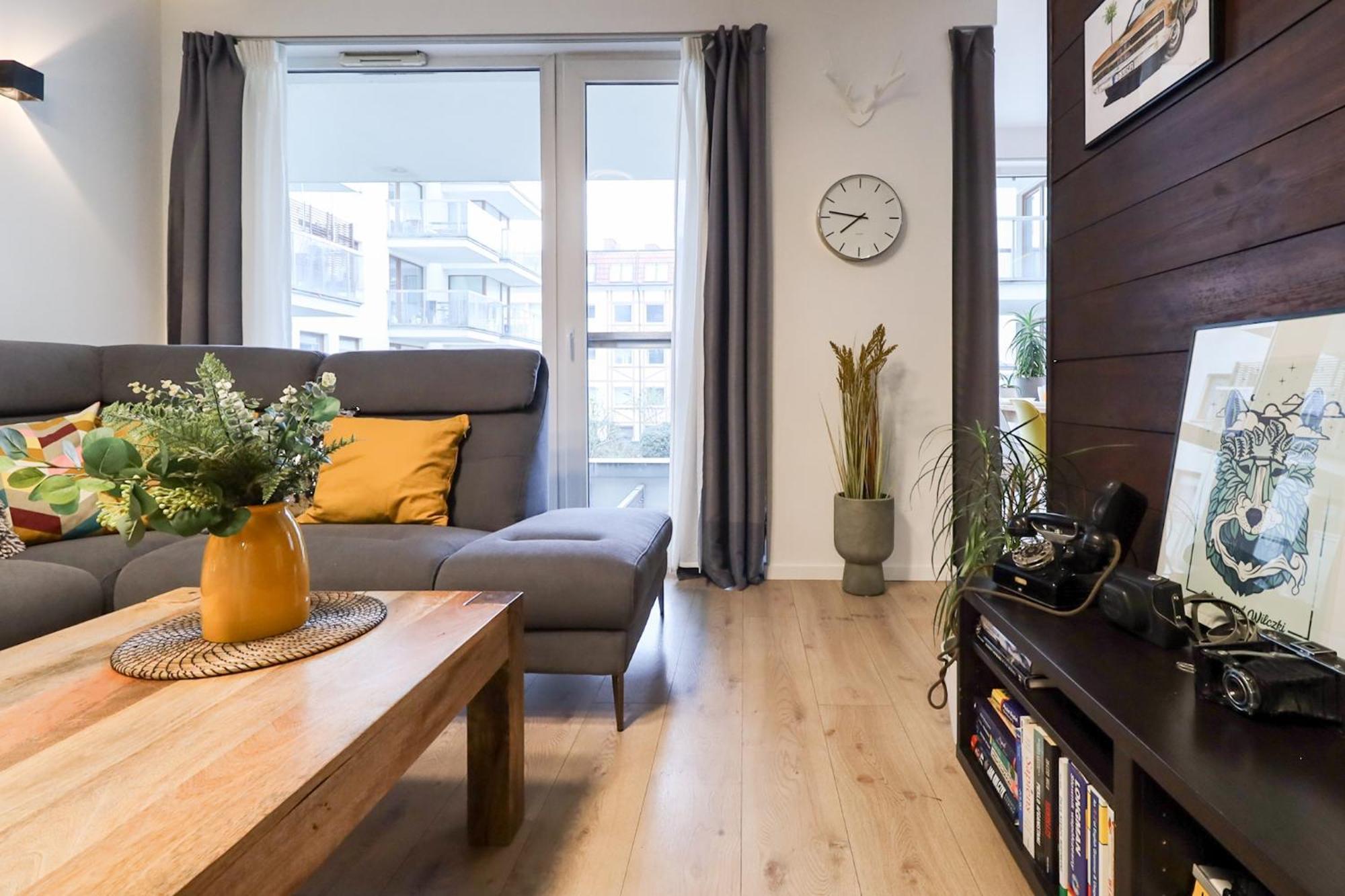 Apartment Six Dreams Spot *